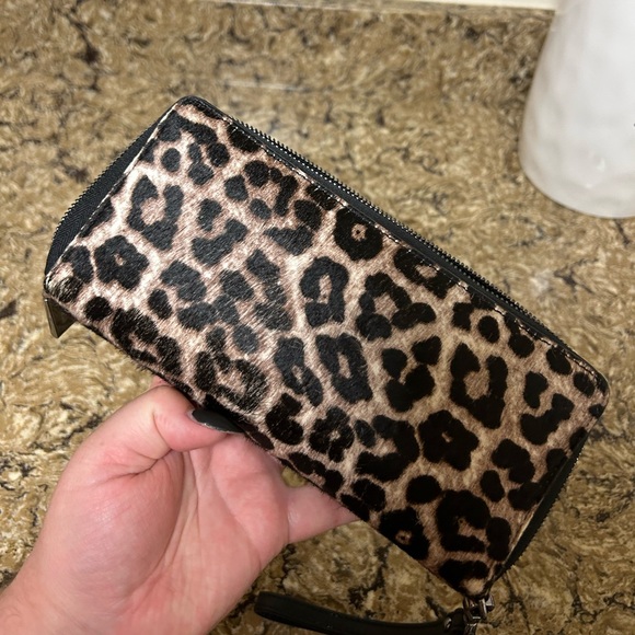 Michael Kors wristlet - Picture 2 of 4